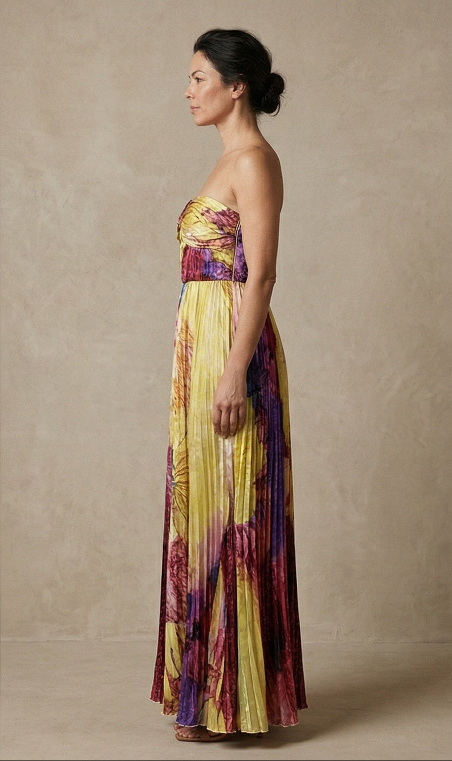 Camila · Vestido largo con silueta femenina