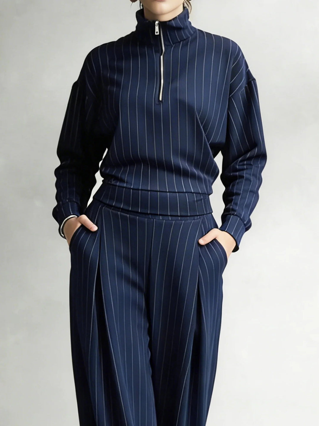 Conjunto de cuello alto con cremallera a rayas