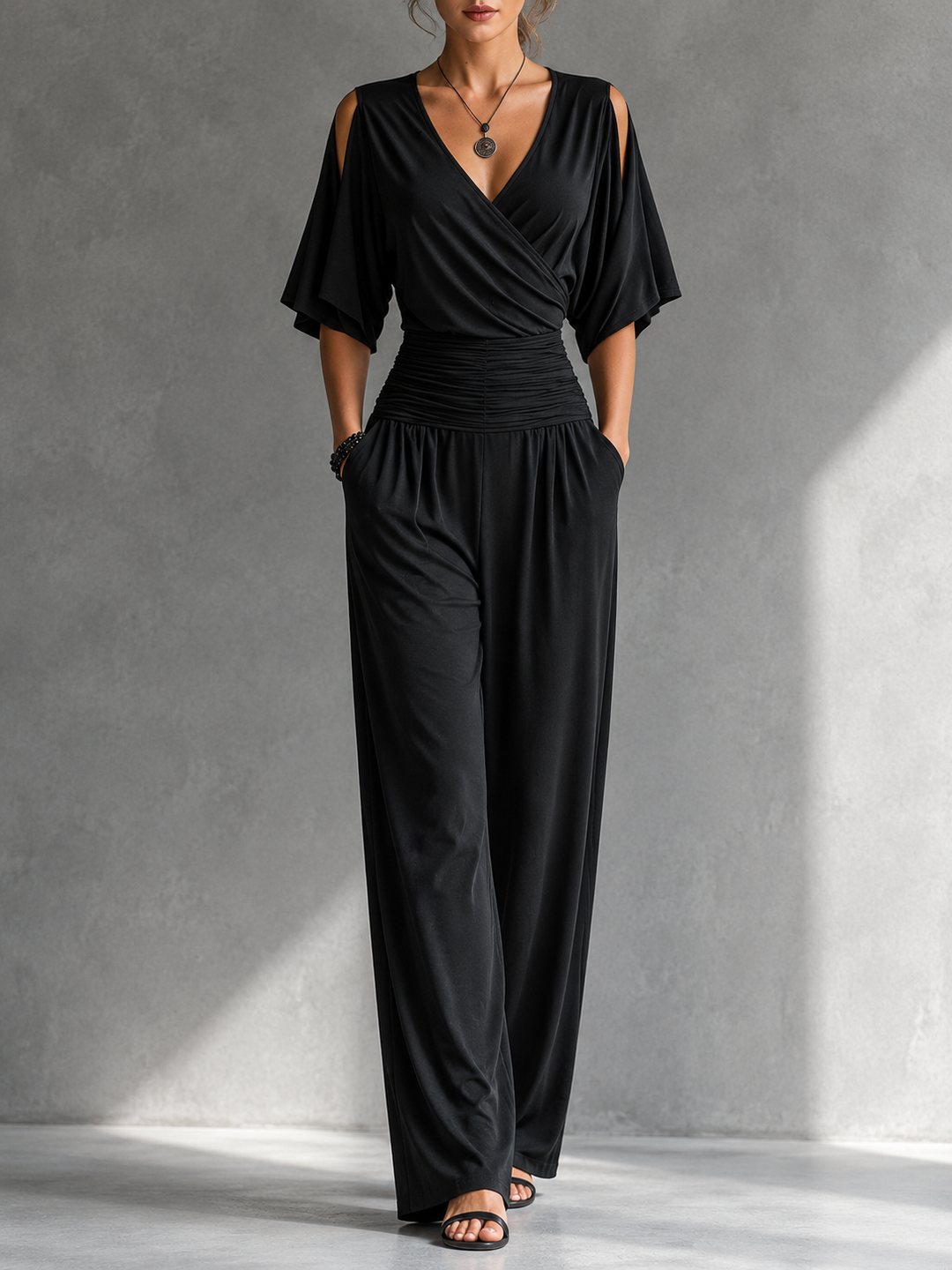 Combinación elegante con efecto cartera y piernas anchas