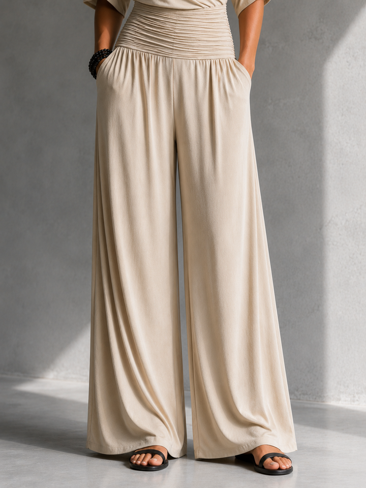 Combinación elegante con efecto cartera y piernas anchas
