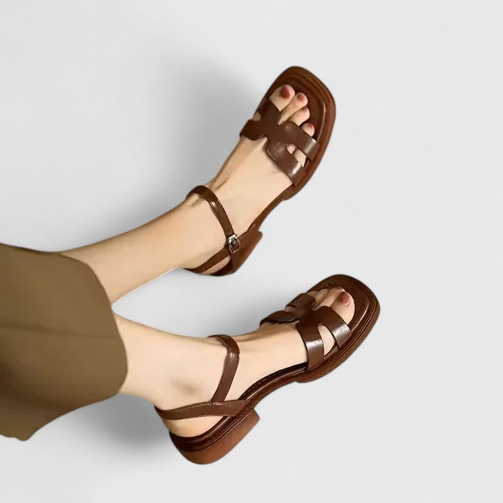 Caelia™ | Sandalias de verano con tira clásica