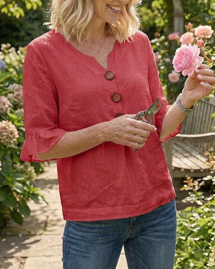 Blusa Sophia de algodón-lino con botones de madera y volantes