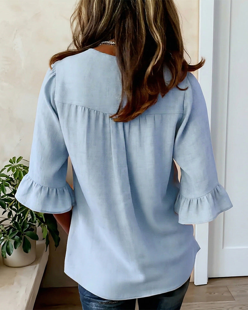 Blusa Sophia de algodón-lino con botones de madera y volantes